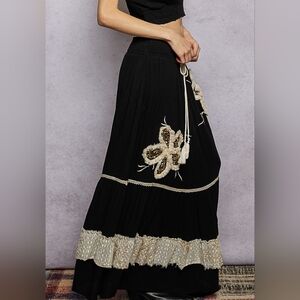 Q1 POL Elegant Black Floral Embroidered Skirt